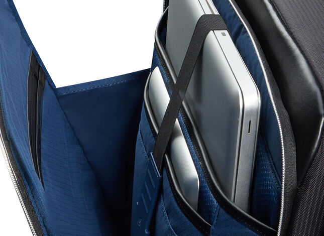 Könnyen hozzáférhető elülső zseb