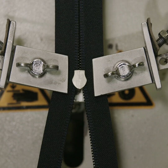 Csúsztatható alklatrészek csúszástesztje