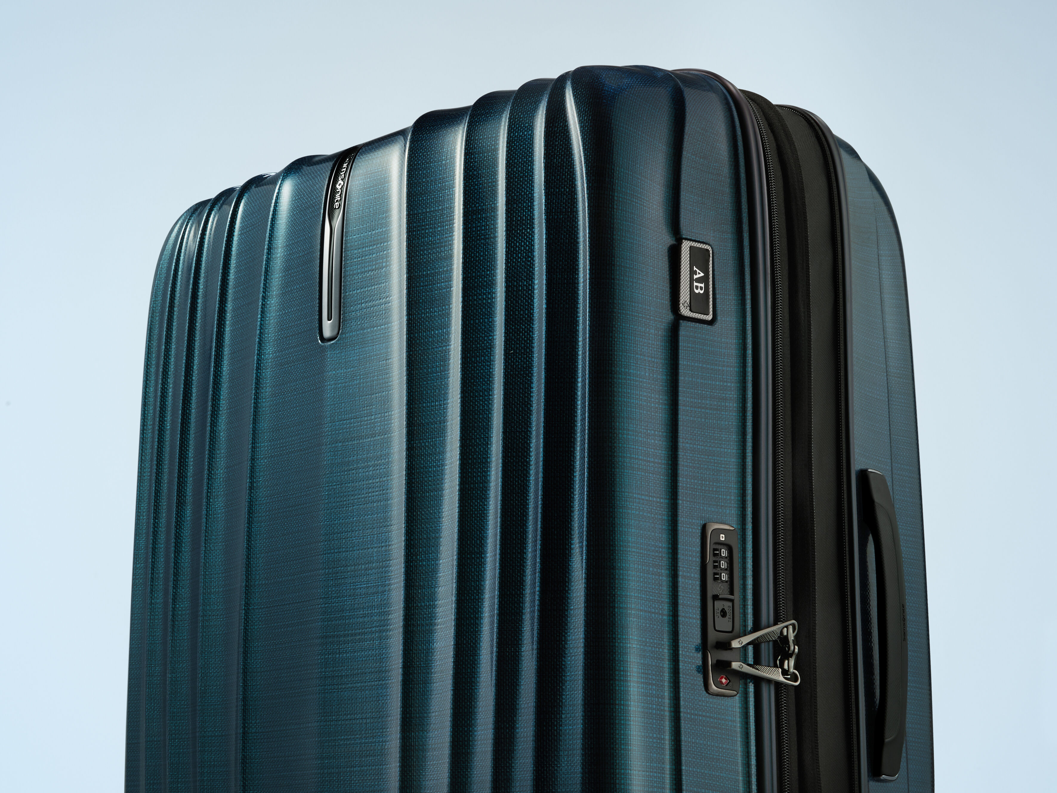 Strong lightweight expandable luggage - Nexis collection Samsonite