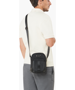 Urban-Eye Keresztp&aacute;ntos t&aacute;ska S 22 x 15 x 8 cm | 0.3 kg