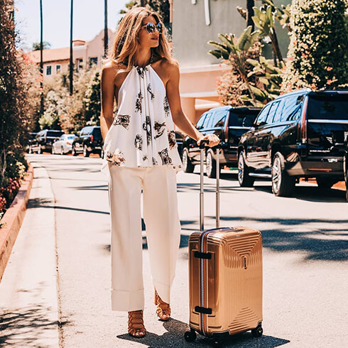 Neopulse Lifestyle - @claudiasorianomunoz ready for her journey in LA, the City of Dreams.