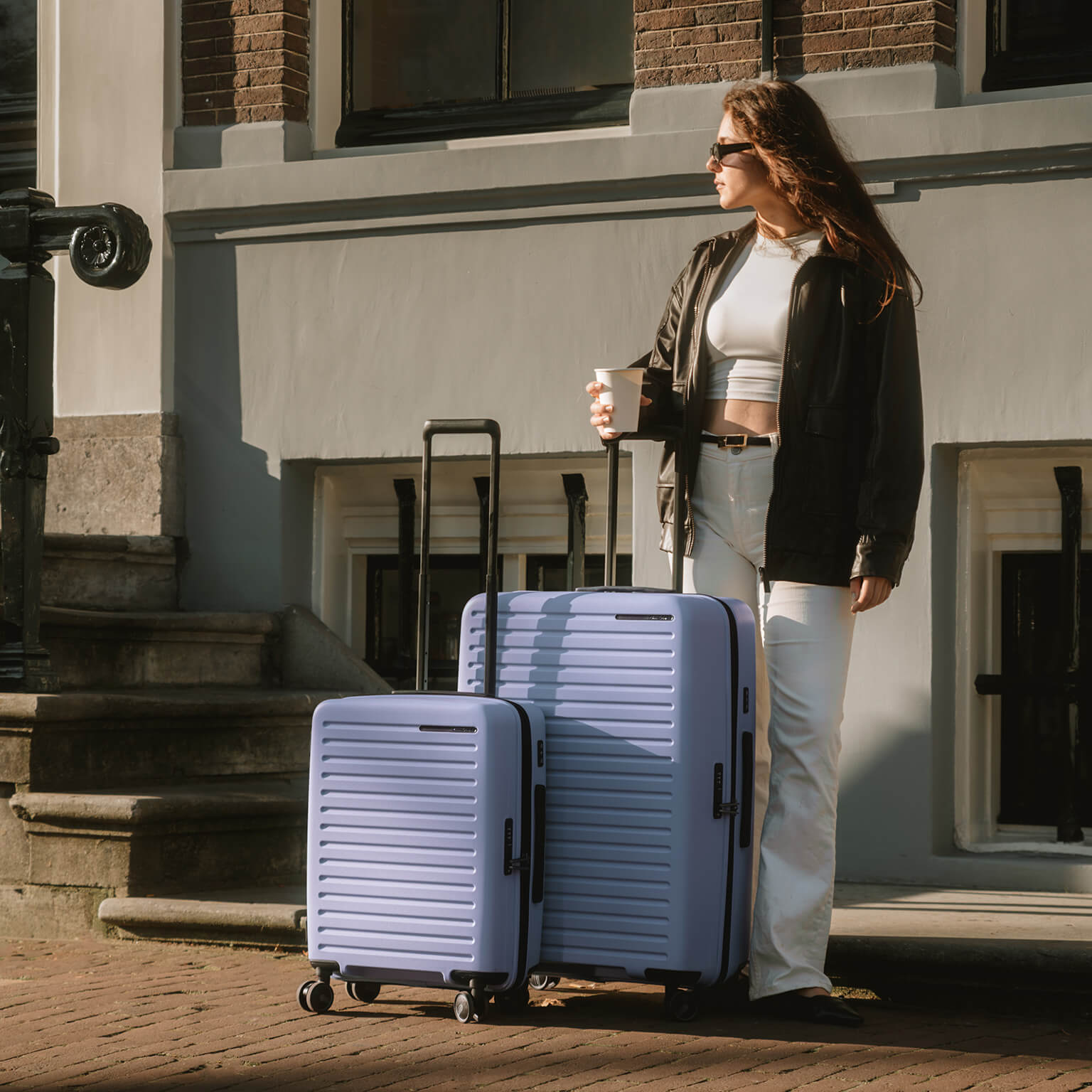 AZ &Uuml;DE &Aacute;RNYALAT MEG&Eacute;RKEZETT